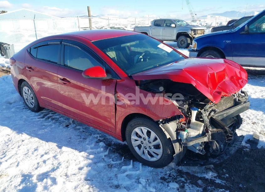 2019 Hyundai Elantra SE (VIN 5NPD74LFXKH493230) main photo