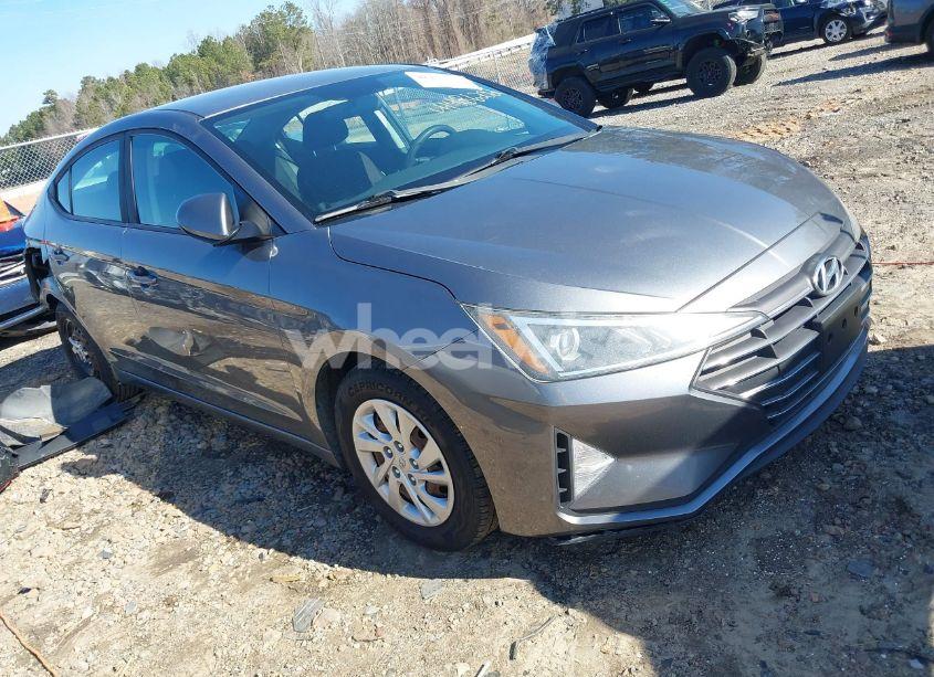 2019 Hyundai Elantra SE (VIN 5NPD74LFXKH495317) main photo
