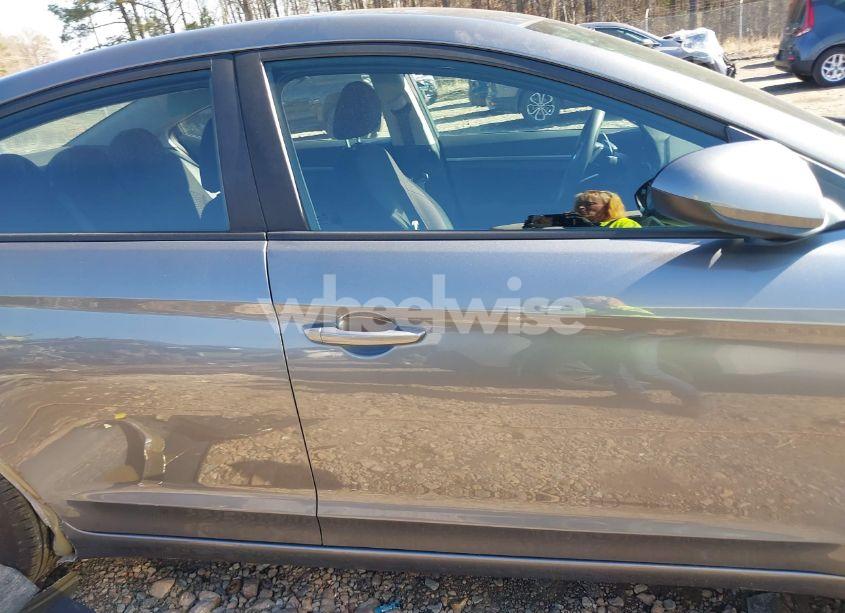 Photo 14 of 2019 Hyundai Elantra SE (VIN 5NPD74LFXKH495317)