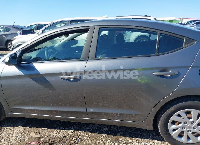 Photo 15 of 2019 Hyundai Elantra SE (VIN 5NPD74LFXKH495317)