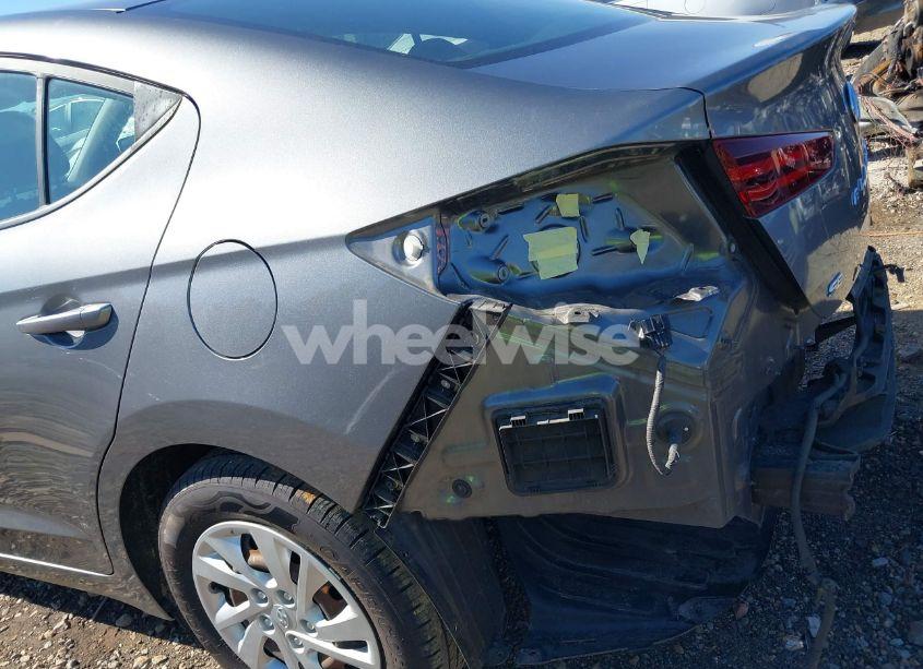 Photo 19 of 2019 Hyundai Elantra SE (VIN 5NPD74LFXKH495317)