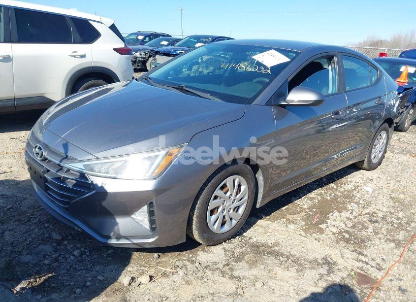 Photo 2 of 2019 Hyundai Elantra SE (VIN 5NPD74LFXKH495317)