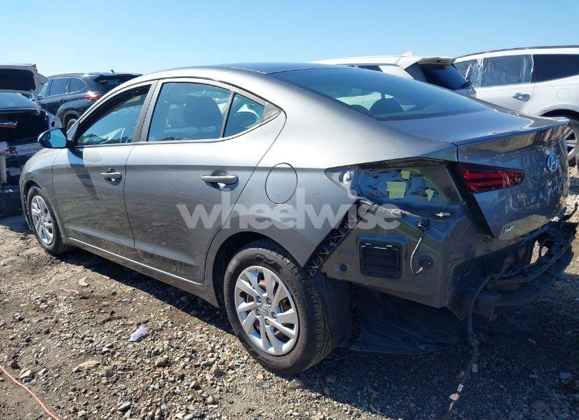 Photo 3 of 2019 Hyundai Elantra SE (VIN 5NPD74LFXKH495317)