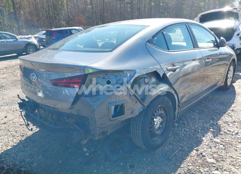 Photo 4 of 2019 Hyundai Elantra SE (VIN 5NPD74LFXKH495317)