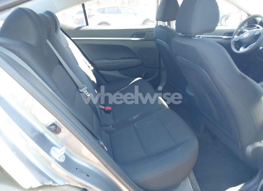 Photo 8 of 2019 Hyundai Elantra SE (VIN 5NPD74LFXKH495317)