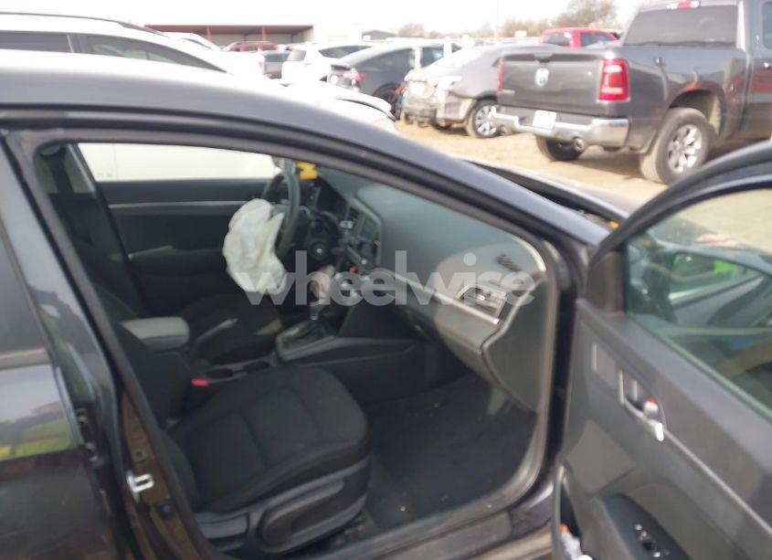 Photo 5 of 2020 Hyundai Elantra SE (VIN 5NPD74LFXLH553413)