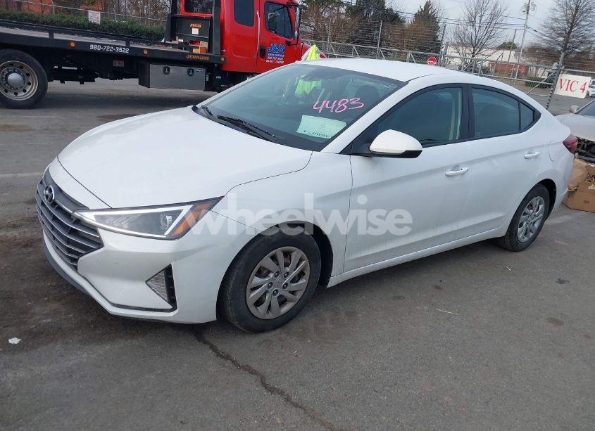 Photo 2 of 2020 Hyundai Elantra SE (VIN 5NPD74LFXLH584483)