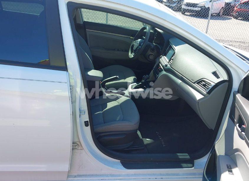 Photo 5 of 2017 Hyundai Elantra SE (VIN 5NPD84LF0HH001908)