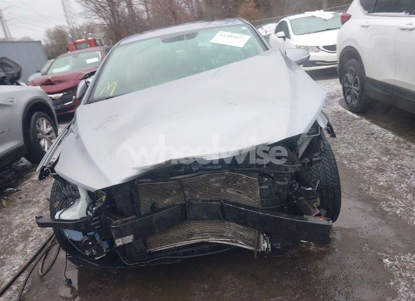 Photo 12 of 2017 Hyundai Elantra LIMITED (VIN 5NPD84LF0HH069898)