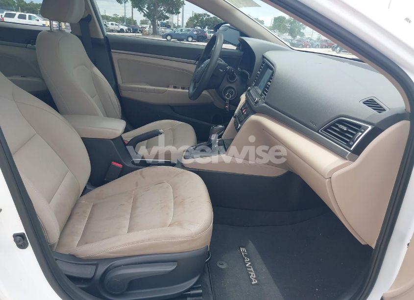 Photo 5 of 2017 Hyundai Elantra SE (VIN 5NPD84LF0HH161884)