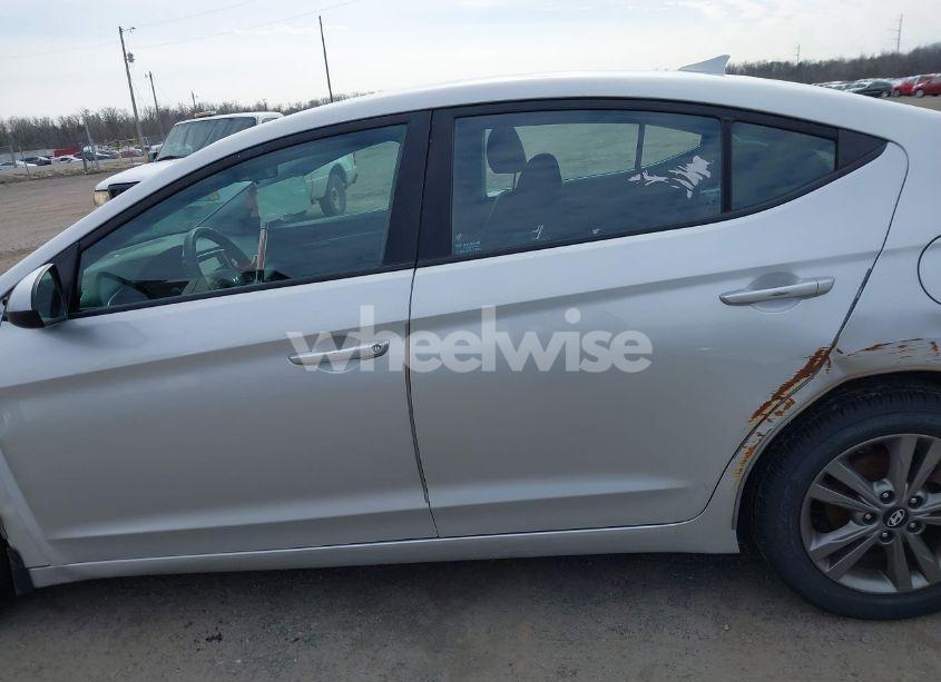 Photo 13 of 2018 Hyundai Elantra SEL (VIN 5NPD84LF0JH214329)