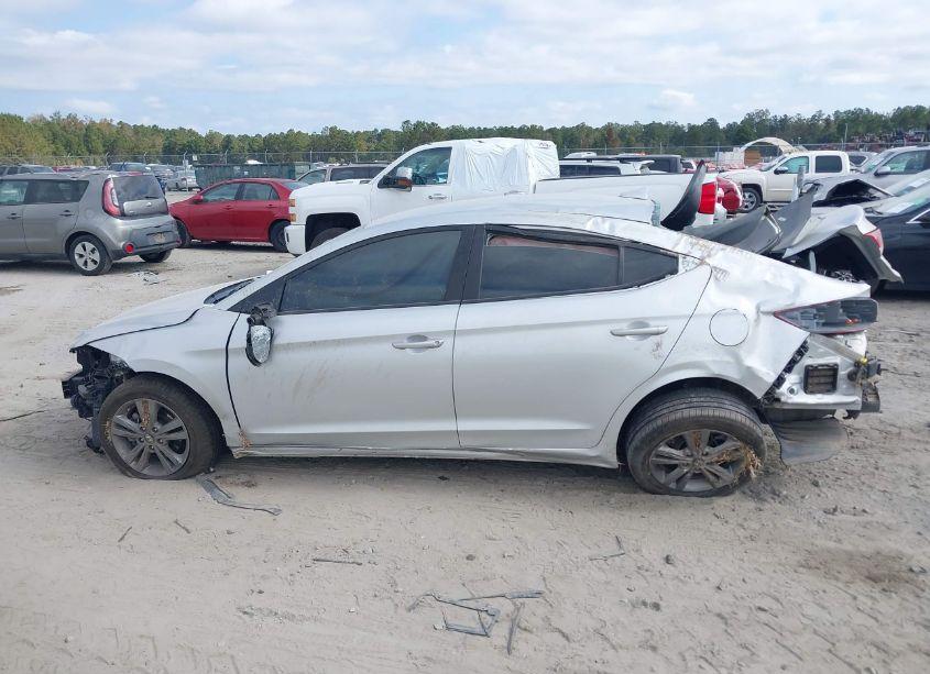 Photo 13 of 2018 Hyundai Elantra SEL (VIN 5NPD84LF0JH305827)