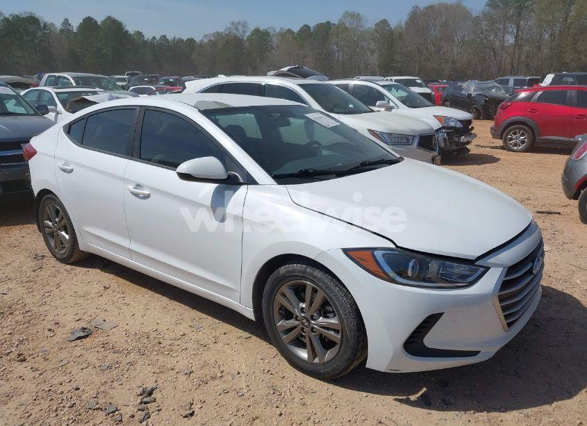 2018 Hyundai Elantra SEL (VIN 5NPD84LF0JH365185) main photo