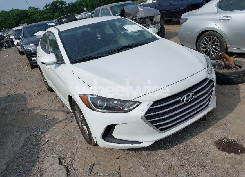 2018 Hyundai Elantra SEL (VIN 5NPD84LF0JH389938) main photo