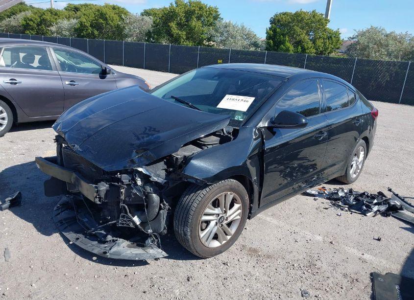 Photo 2 of 2019 Hyundai Elantra SEL (VIN 5NPD84LF0KH403435)