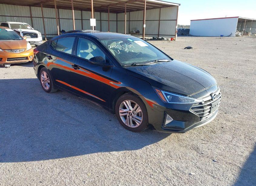 2019 Hyundai Elantra SEL (VIN 5NPD84LF0KH404441) main photo