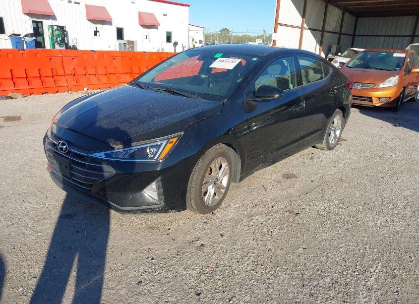 Photo 2 of 2019 Hyundai Elantra SEL (VIN 5NPD84LF0KH404441)