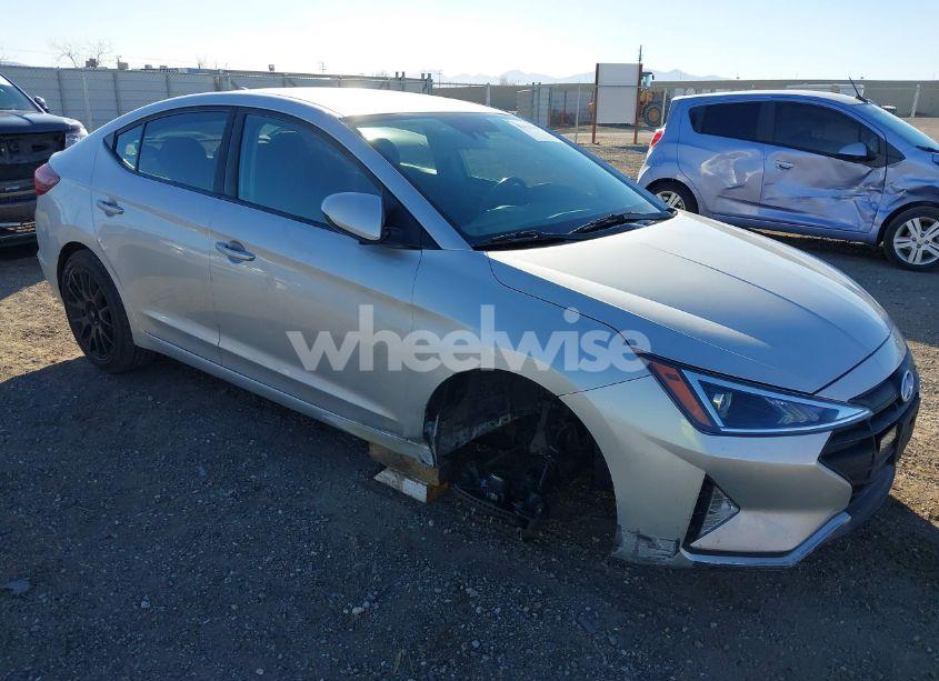 2019 Hyundai Elantra SEL (VIN 5NPD84LF0KH407551) main photo