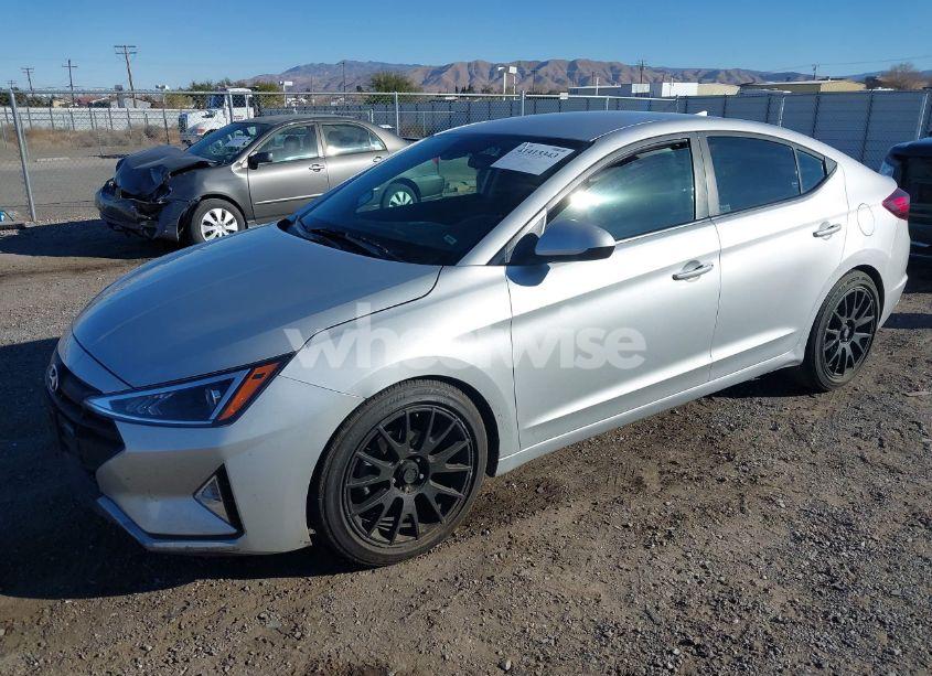 Photo 2 of 2019 Hyundai Elantra SEL (VIN 5NPD84LF0KH407551)