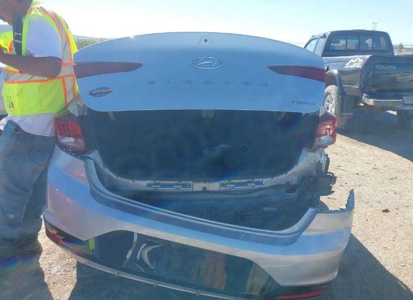 Photo 16 of 2019 Hyundai Elantra LIMITED (VIN 5NPD84LF0KH420042)