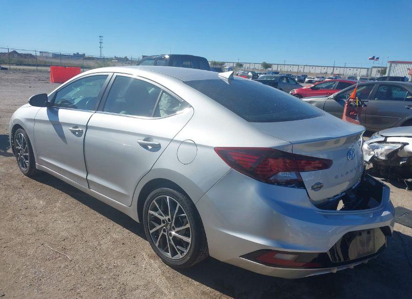 Photo 3 of 2019 Hyundai Elantra LIMITED (VIN 5NPD84LF0KH420042)