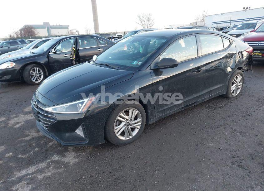 Photo 2 of 2019 Hyundai Elantra SEL (VIN 5NPD84LF0KH464140)