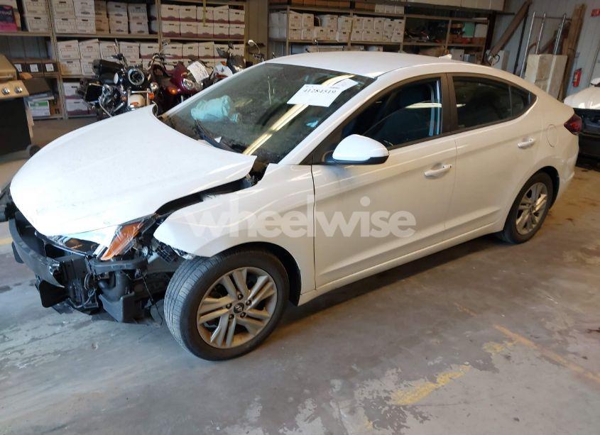 Photo 2 of 2020 Hyundai Elantra SEL (VIN 5NPD84LF0LH571903)
