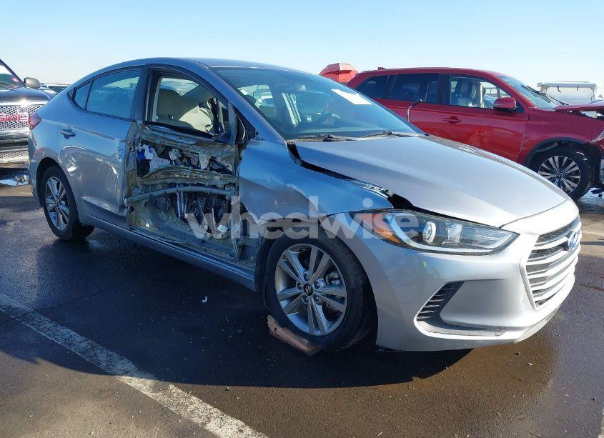 2017 Hyundai Elantra SE (VIN 5NPD84LF1HH027403) main photo