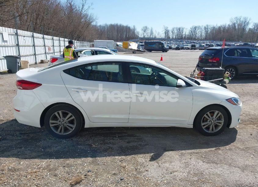 Photo 13 of 2017 Hyundai Elantra SE (VIN 5NPD84LF1HH170514)