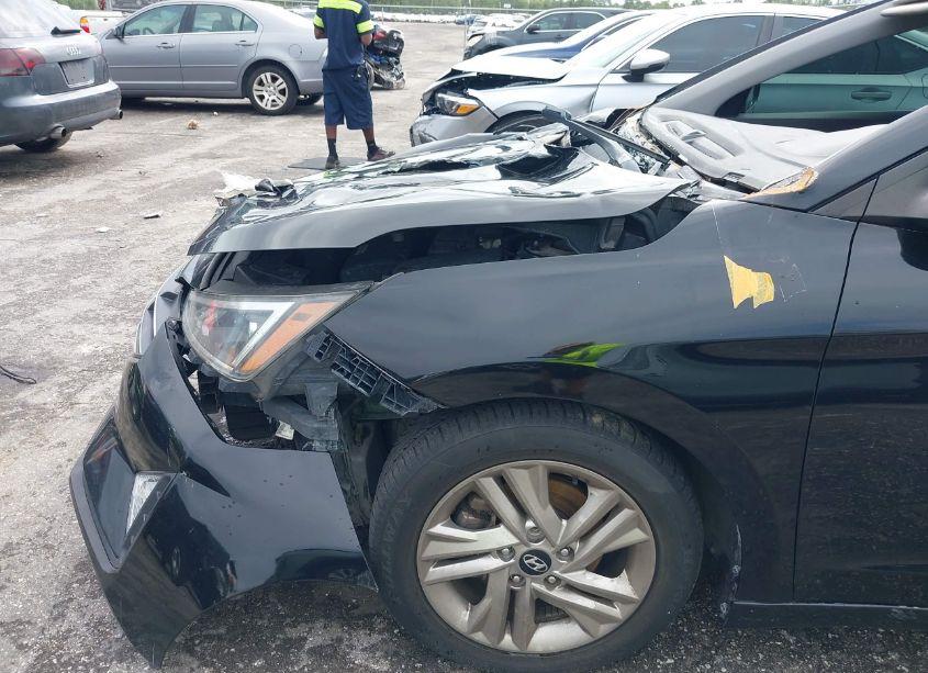 Photo 20 of 2019 Hyundai Elantra SEL (VIN 5NPD84LF1KH408806)