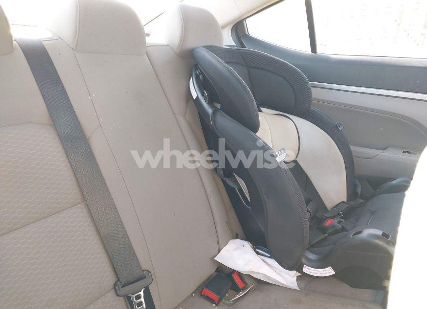 Photo 8 of 2019 Hyundai Elantra SEL (VIN 5NPD84LF1KH423726)