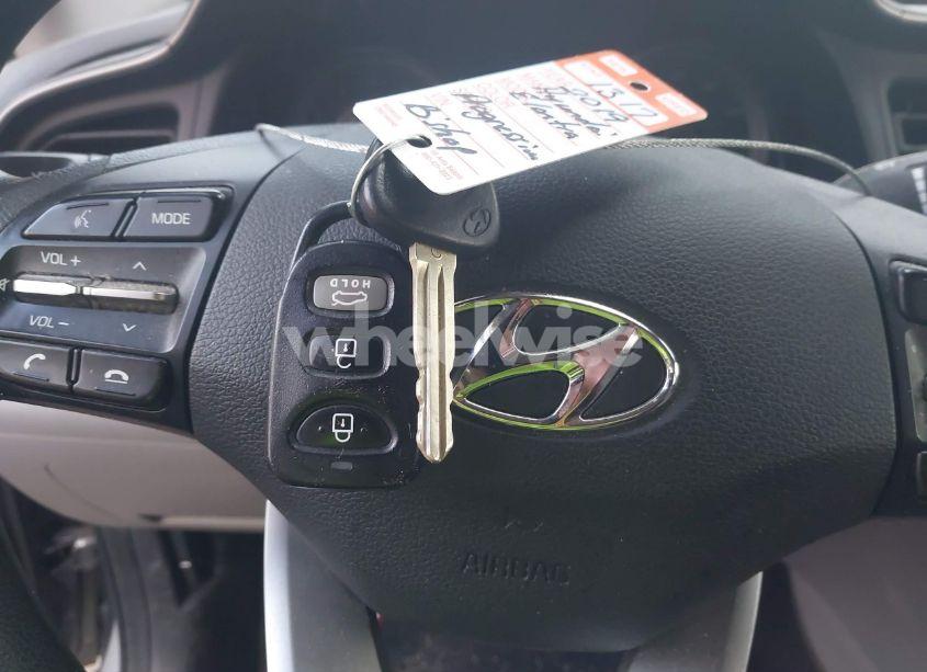 Photo 11 of 2019 Hyundai Elantra SEL (VIN 5NPD84LF1KH443667)