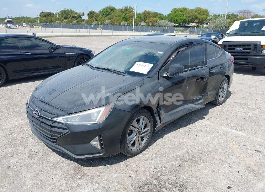Photo 2 of 2019 Hyundai Elantra SEL (VIN 5NPD84LF1KH453423)