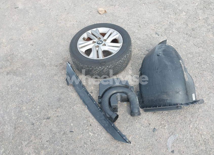 Photo 12 of 2019 Hyundai Elantra SEL (VIN 5NPD84LF1KH464583)