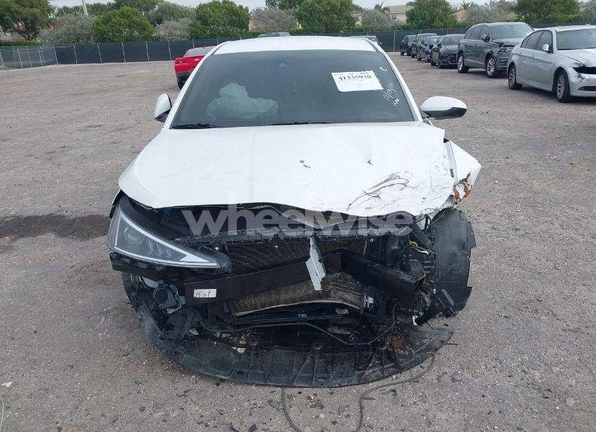 Photo 13 of 2019 Hyundai Elantra SEL (VIN 5NPD84LF1KH464583)
