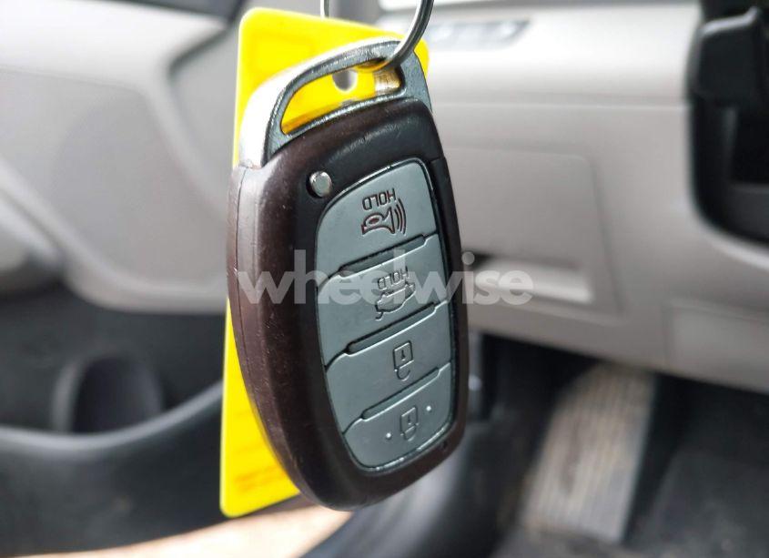 Photo 11 of 2017 Hyundai Elantra LIMITED (VIN 5NPD84LF2HH018841)