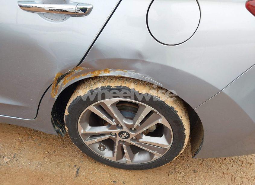 Photo 6 of 2017 Hyundai Elantra LIMITED (VIN 5NPD84LF2HH018841)