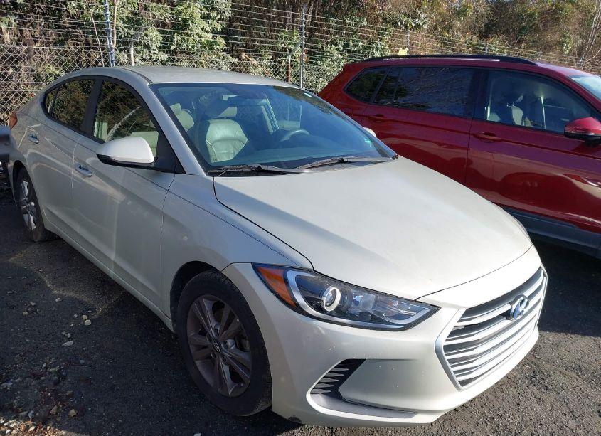 2017 Hyundai Elantra SE (VIN 5NPD84LF2HH031525) main photo