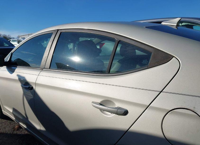 Photo 14 of 2017 Hyundai Elantra SE (VIN 5NPD84LF2HH031525)