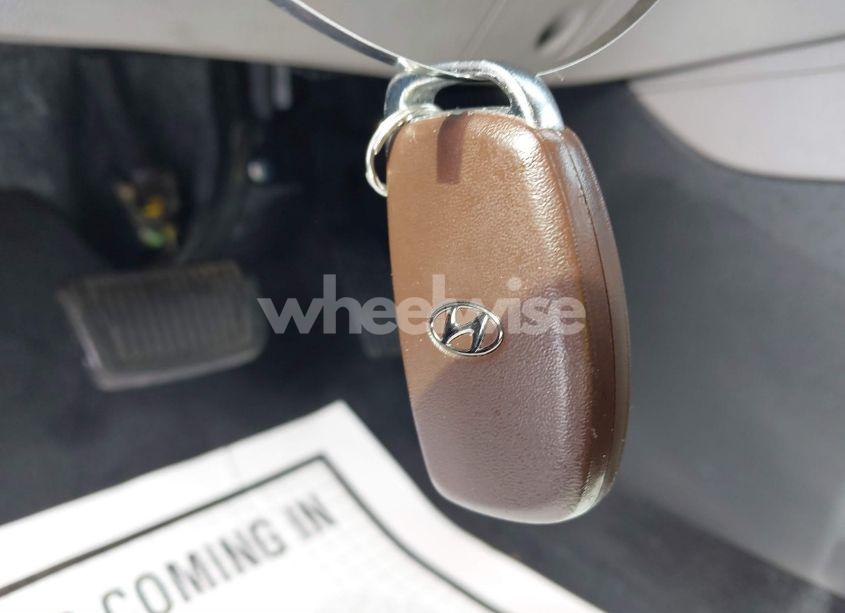 Photo 11 of 2017 Hyundai Elantra LIMITED (VIN 5NPD84LF2HH121452)