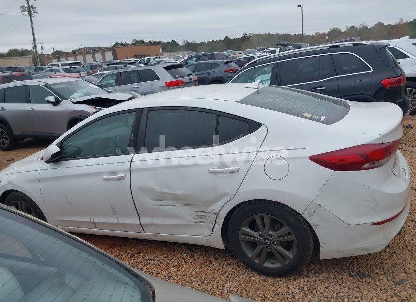 Photo 13 of 2018 Hyundai Elantra SEL (VIN 5NPD84LF2JH292675)