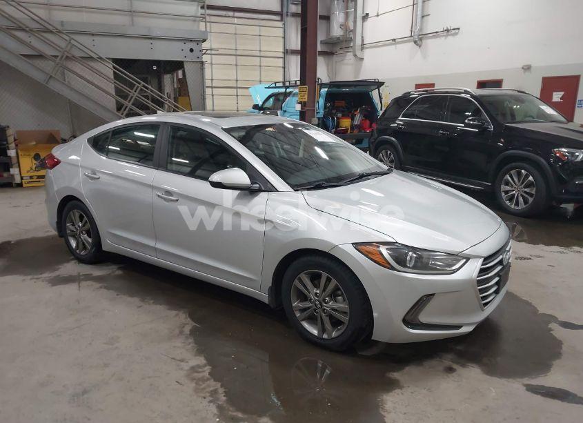 2018 Hyundai Elantra VALUE EDITION (VIN 5NPD84LF2JH305537) main photo
