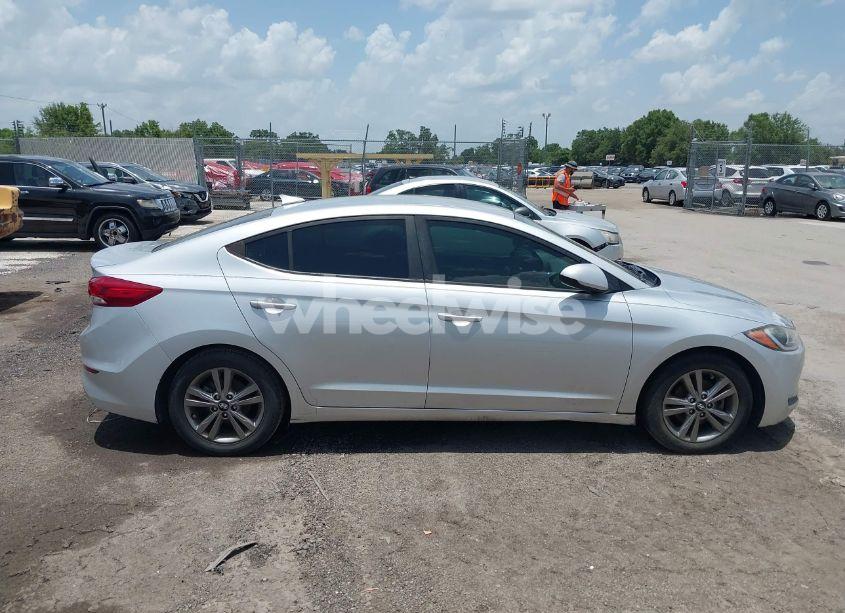Photo 13 of 2018 Hyundai Elantra SEL (VIN 5NPD84LF2JH321267)