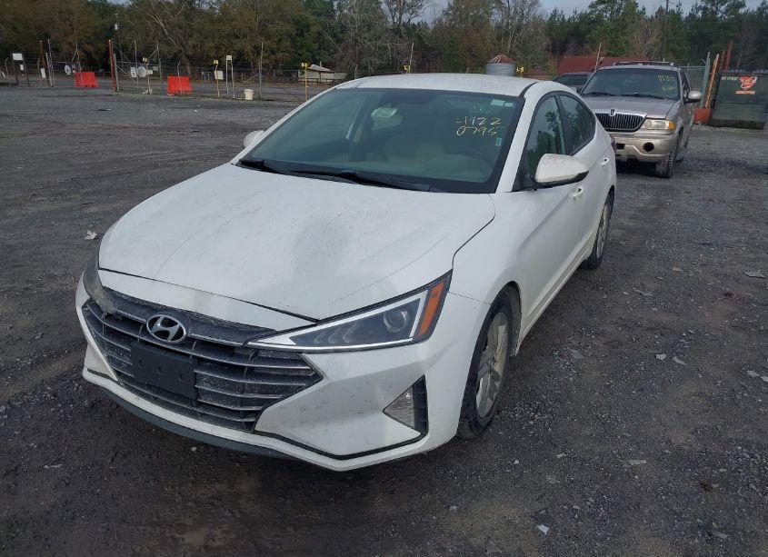 Photo 2 of 2019 Hyundai Elantra SEL (VIN 5NPD84LF2KH421614)