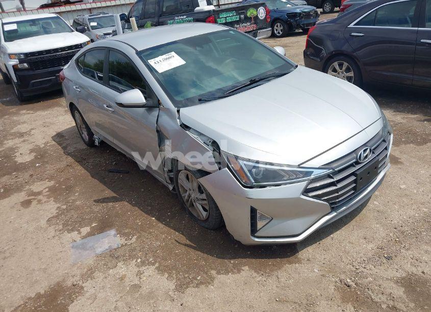 2019 Hyundai Elantra SEL (VIN 5NPD84LF2KH425047) main photo