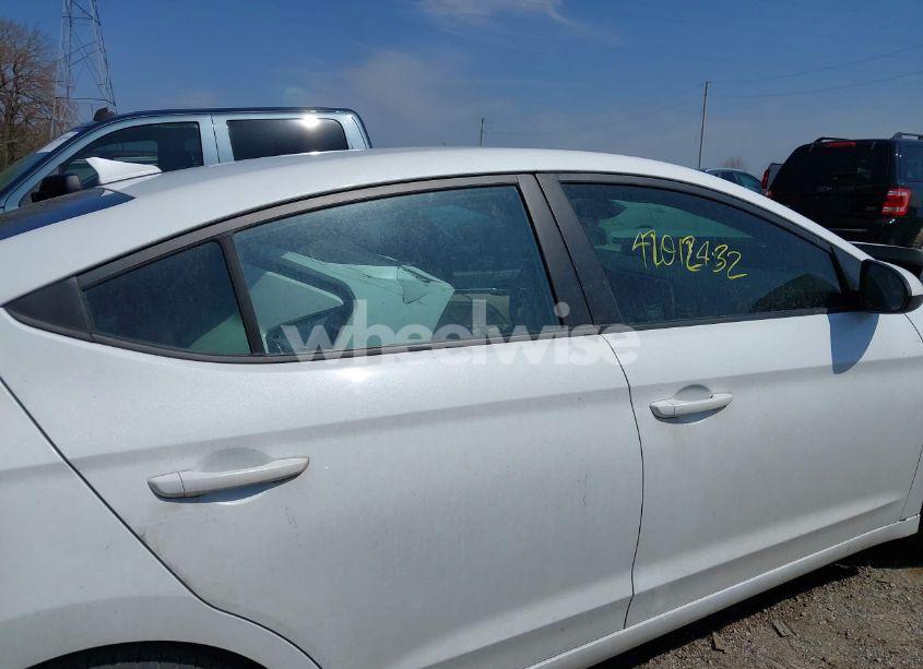 Photo 14 of 2019 Hyundai Elantra SEL (VIN 5NPD84LF2KH439918)