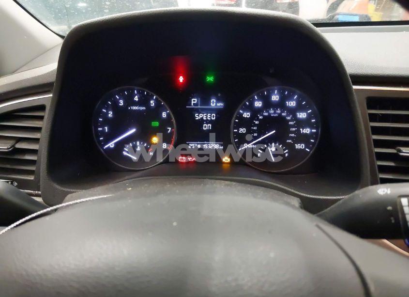 Photo 7 of 2017 Hyundai Elantra SE (VIN 5NPD84LF3HH009615)