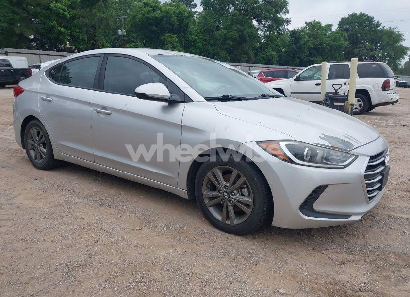 2017 Hyundai Elantra SE (VIN 5NPD84LF3HH009825) main photo