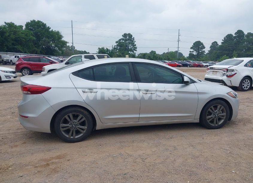 Photo 13 of 2017 Hyundai Elantra SE (VIN 5NPD84LF3HH009825)