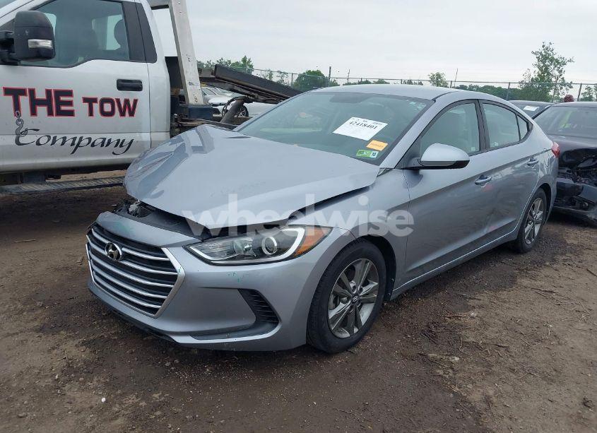 Photo 2 of 2017 Hyundai Elantra SE (VIN 5NPD84LF3HH014278)